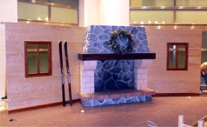 Cheminee — Réalisation d’une cheminée et d’un décor chalet en bois pour le "Noël des enfants" des salariés d’une banque.