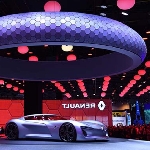 Renault — Couronne en bois + plexi pour présentation d’un prototype Renault