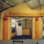 Stand Sodhexo Grands Comptes — Réalisation d’éléments de décors en polystyrène expansé résiné - salon itinérant - présentation des différents secteurs de l'entreprise