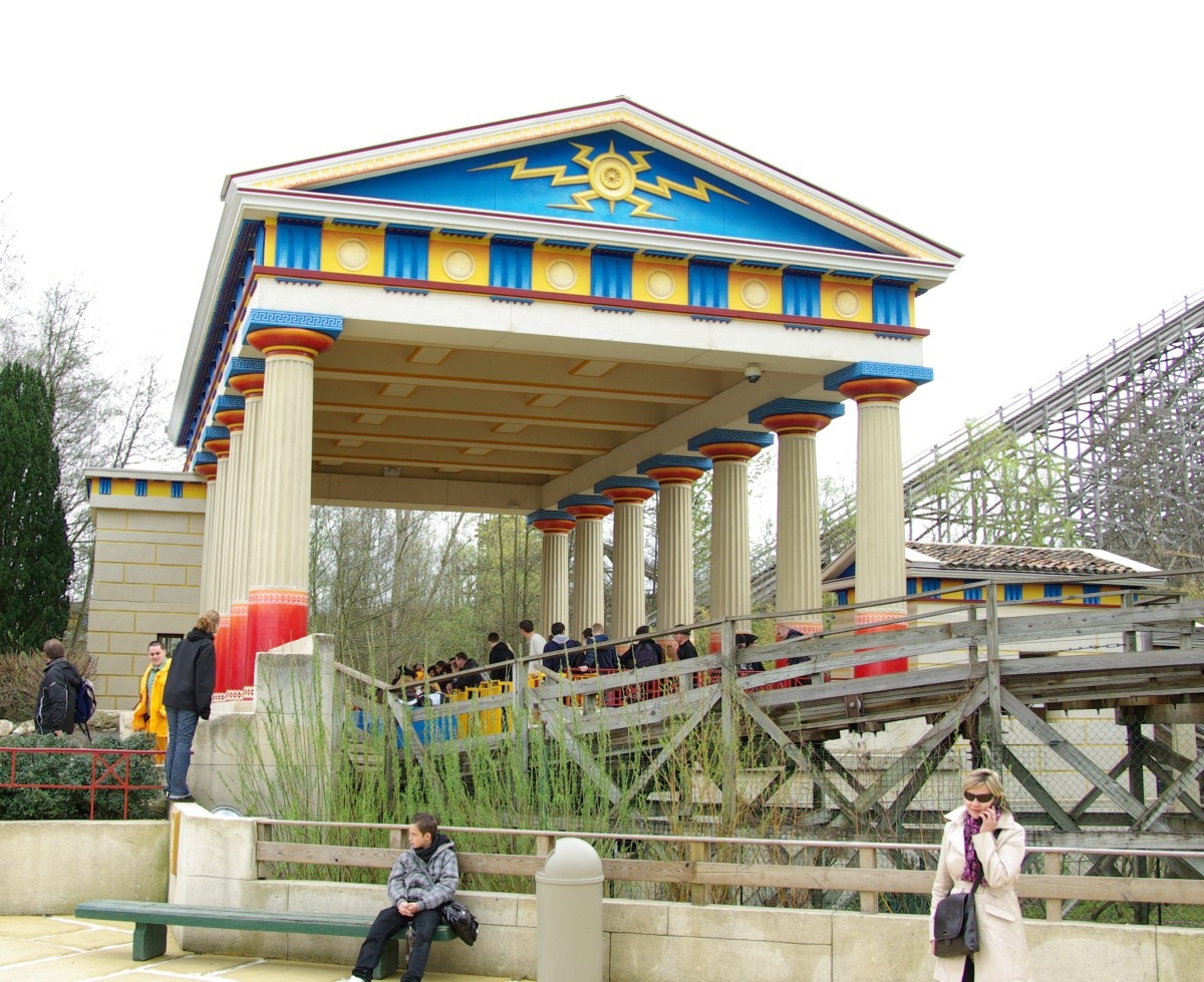 Tonnerre de Zeus — Remise en état de l’attraction tonnerre de Zeus au parc Astérix