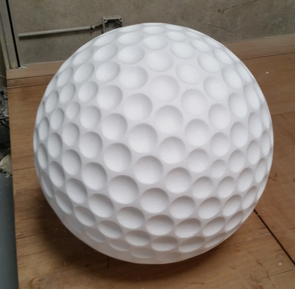 Balle de golf — Usinage d’une balle de golf en polystyrène