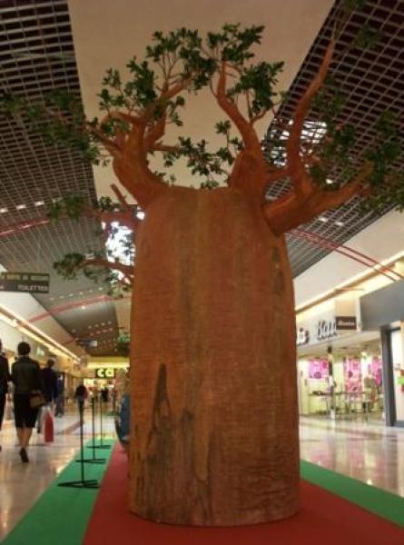 Baobab pour un centre commercial — Réalisation d'un baobab pour un centre commercial en polystyrène expansé résiné - Hauteur 3 m