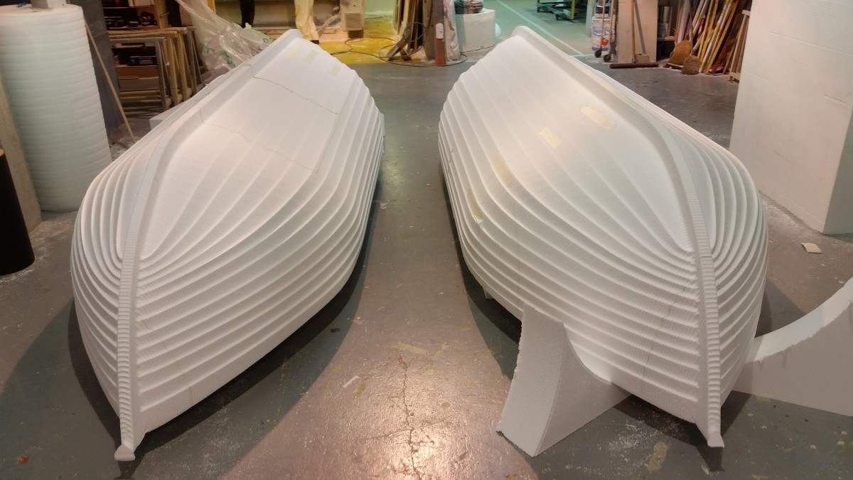 Barques en polystyrène — Usinage 3D de barques en polystyrène expansé pour le film Dunkerque, longueur 4 m