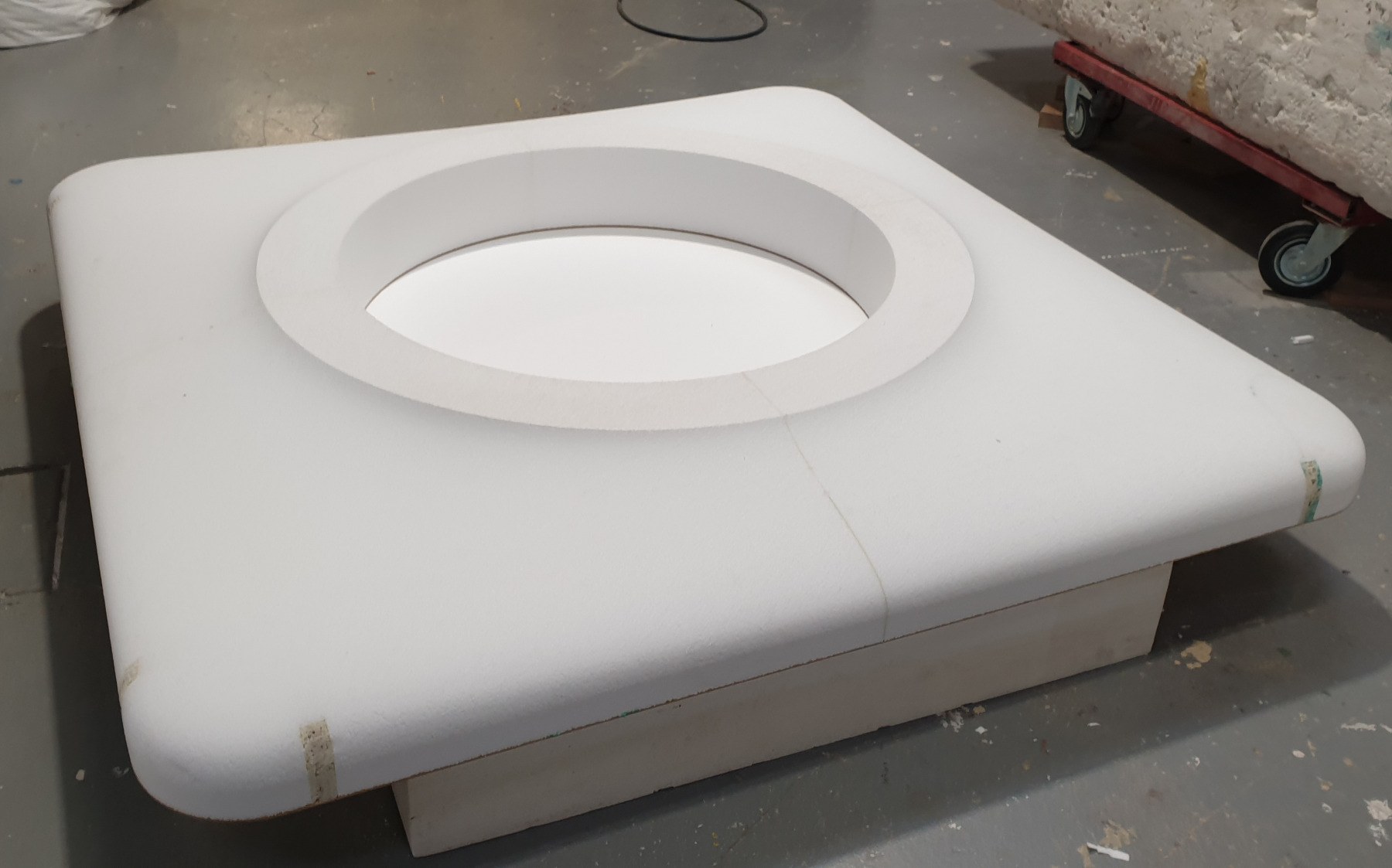 Sub-photo — Réalisation d'une prise mâle et d'une prise femelle pour un stand EDF - Modélisation 3D, Usinage 3D de polystyrène, Projection de résine, reprise mastic et ponçage, peinture. Polystyrène Usiné.