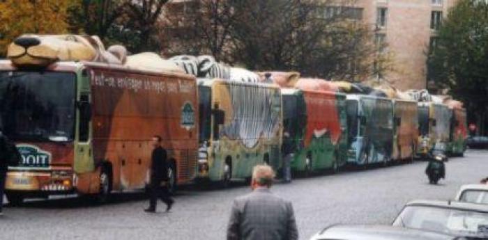 Badoit — Réalisation de 7 bus-animaux