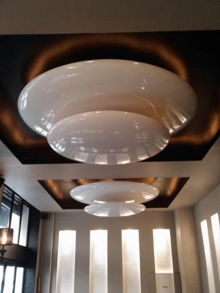 Luminaire — Réalisation de luminaires en polystyrène pour un restaurant (diamètre 2m)