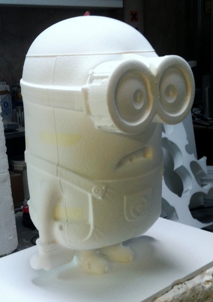 Minion — Usinage de Minions en polystyrène