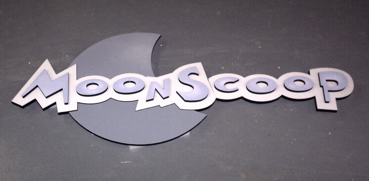 Logo Moonscoop — Logo en polystyrène extrudé - Moonscoop - 3m de long - découpe au fil chaud - peinture