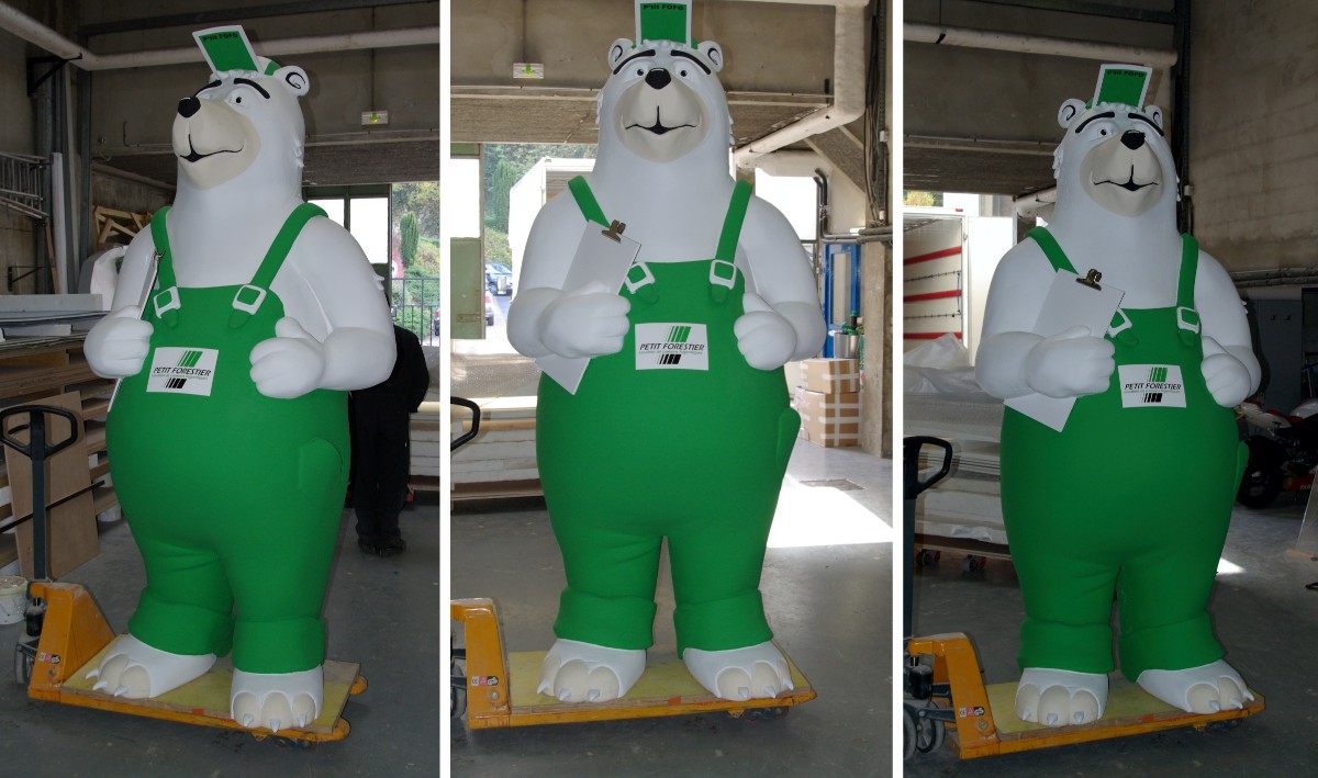 Ours Petit Forestier — Réalisation d’un ours en polystyrène expansé résiné hauteur 2.3 m - Sculpture d'une maquette, numérisation puis usinage.