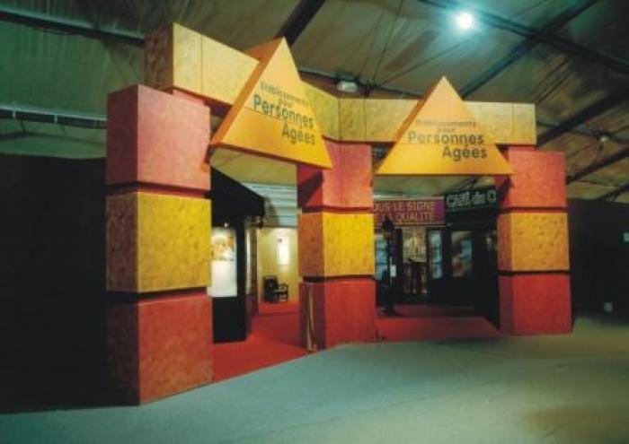 Stand Sodhexo Personnes agées — Réalisation d’éléments de décors en polystyrène expansé résiné - salon itinérant