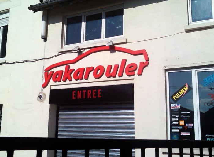 Yakarouler — Réalisation d’enseignes en polystyrène