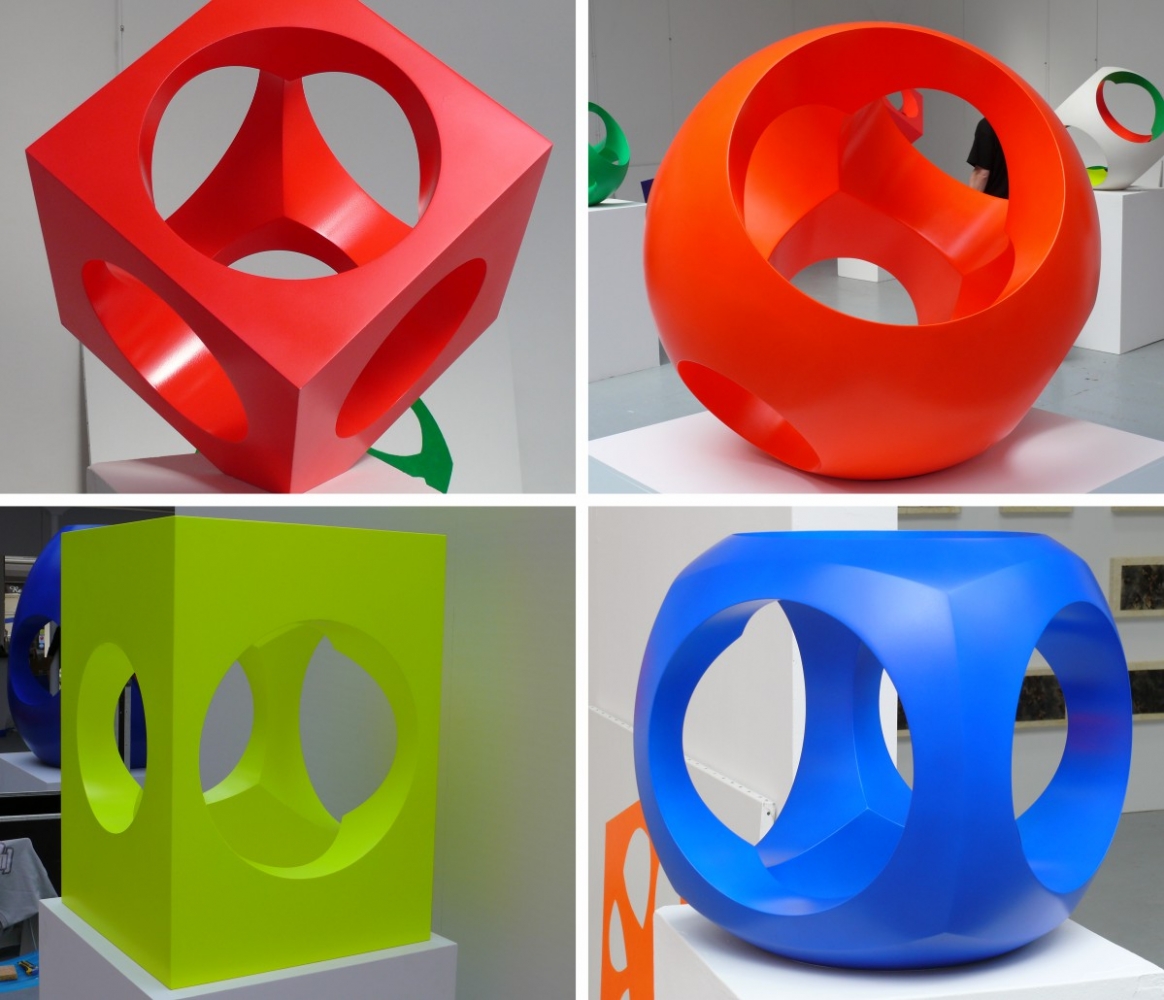 Sculptures pour l’artiste Yom — Réalisation de sculptures pour l’artiste Yom. Découpe de polystyrène expansé, stratification epoxy. Diamètre de 50 cm à 1m.