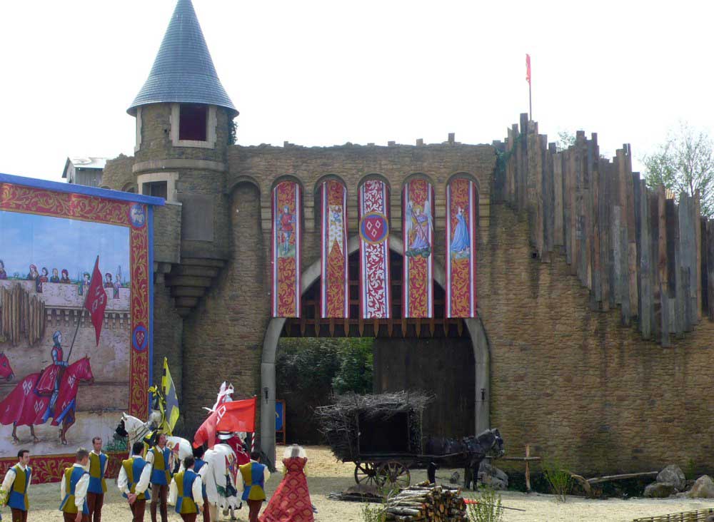 Réalisation de volumes pour le Puy du Fou en polystyrène + résine.