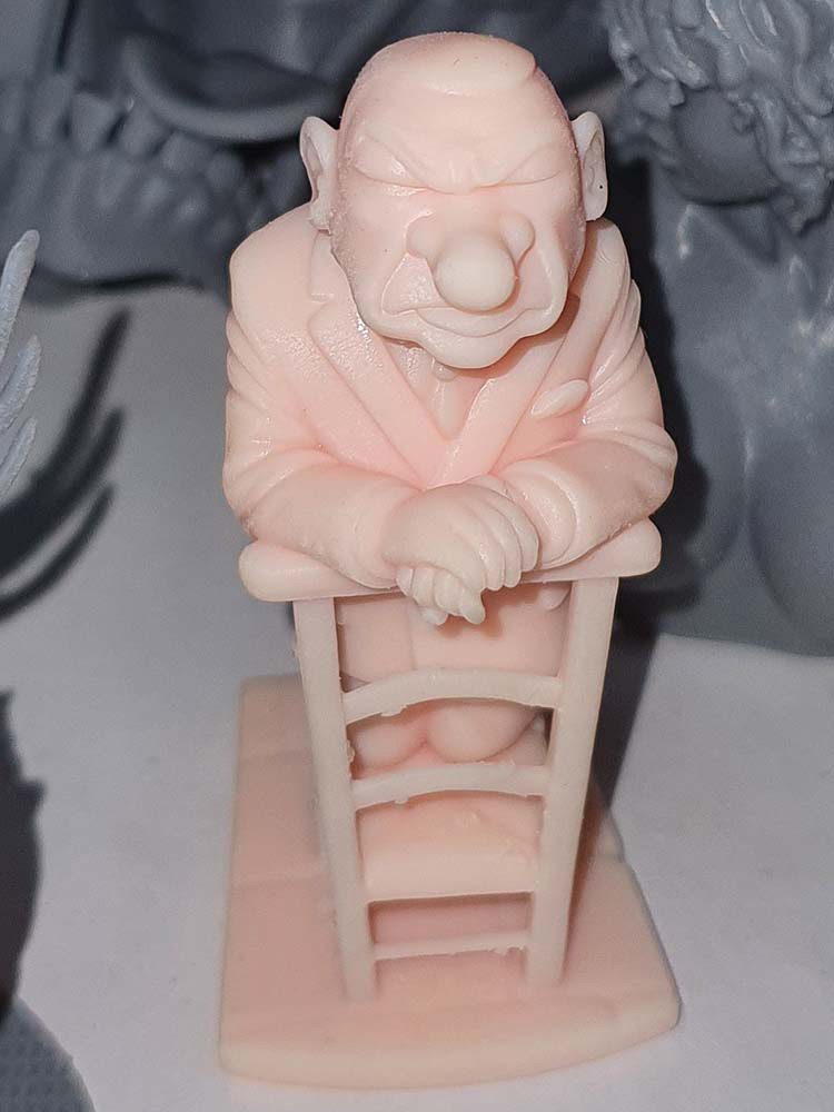 Figurine 8 cm de haut. Figurine 8 cm de haut.