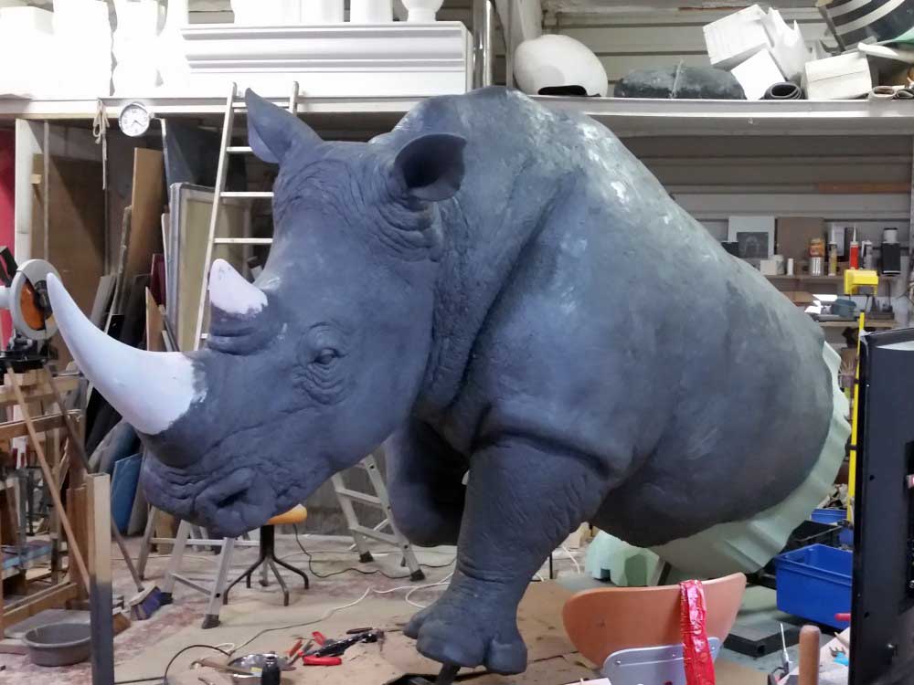 Usinage 3D d'une sculpture de rhinocéros en mousse polyuréthane